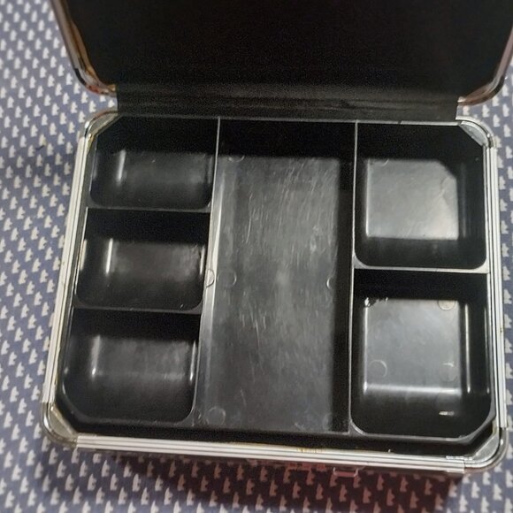 Vaultz 10"x8"x4" Locking Cash Box - Picture 3 of 6